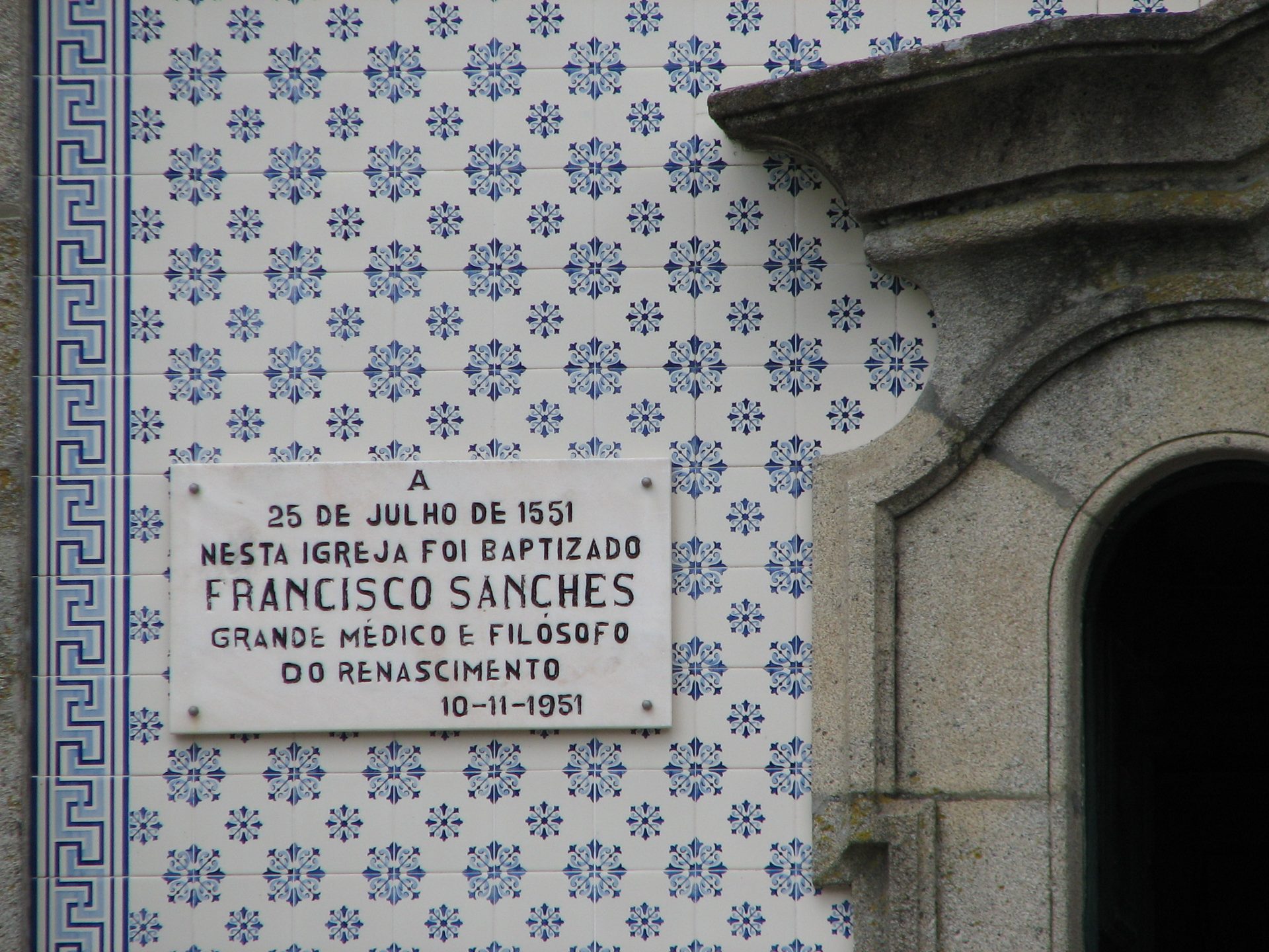 Francisco%20Sanches%27%20memorial%20tablet%2C%20Braga%2C%20Portugal%20-%2002.JPG